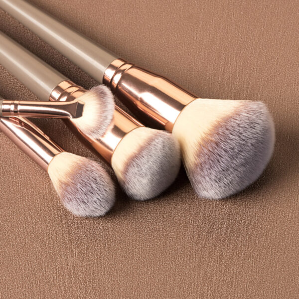 Professional makeup brush set/প্রিয়াম কোয়াটি মেক-আপ ব্রাশ সেট - Image 3